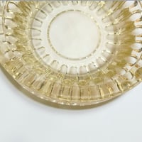 Image 3 of Cendrier rond en verre jaune à facettes - Verre rosaline  - vintage 1940 Luminarc.