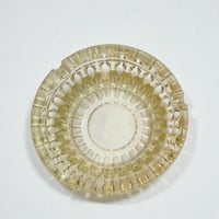 Image 6 of Cendrier rond en verre jaune à facettes - Verre rosaline  - vintage 1940 Luminarc.