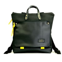 Mochila Book Holder cuadrada Impermeable negra y amarilla.