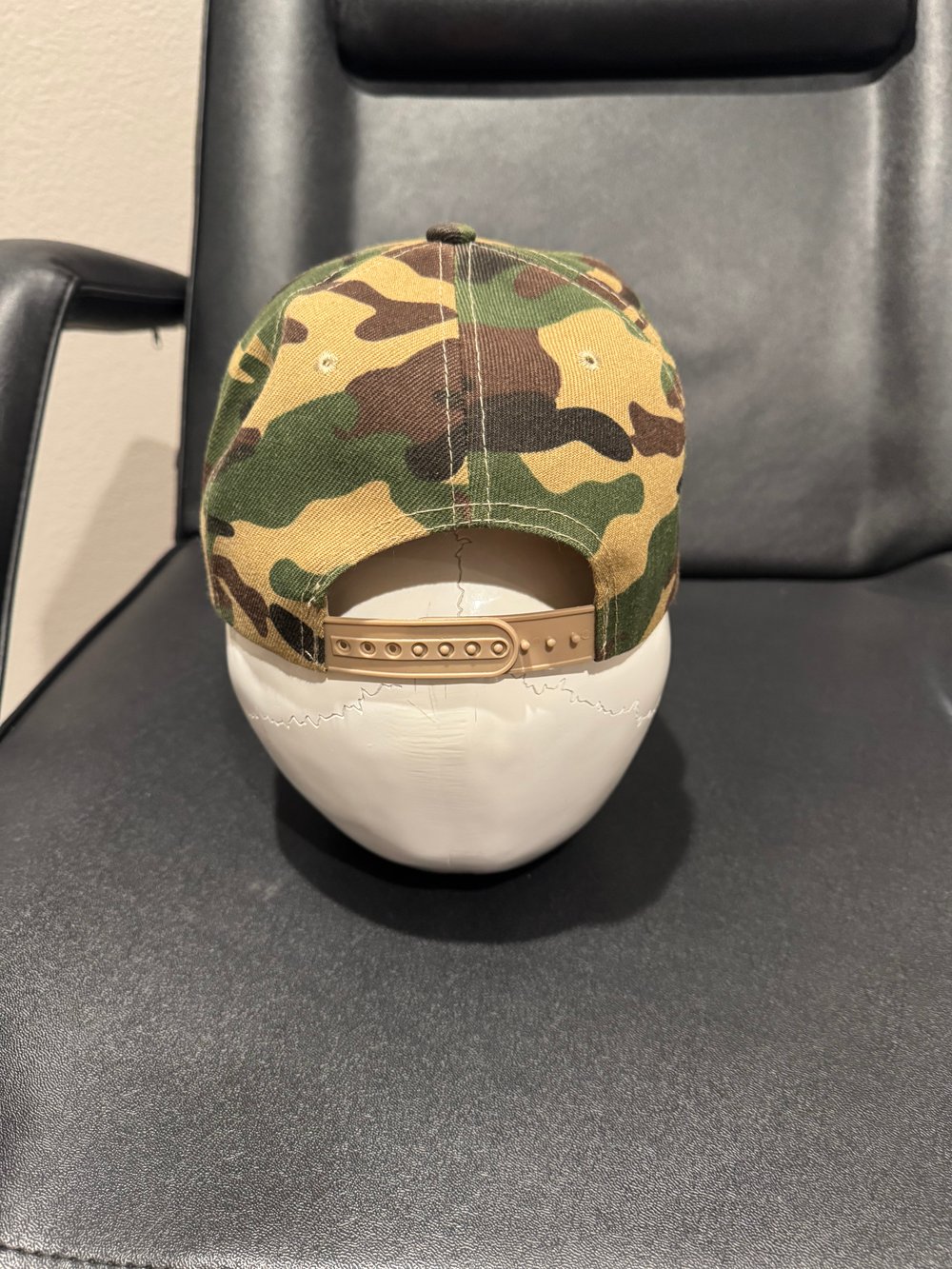 Camo snap back with patch