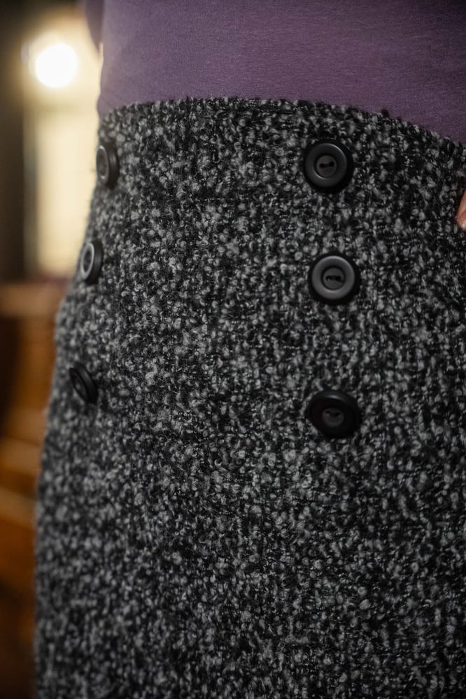 Image of Gonna grigia bottoni