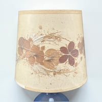 Image 9 of Lampe vintage en grès céramique bleu lavande - 1970s - abat-jour fleurs séchées