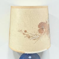 Image 10 of Lampe vintage en grès céramique bleu lavande - 1970s - abat-jour fleurs séchées