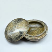 Image 7 of Boîte en pierre verte naturelle vintage 1970 -  Boîte à bijoux en pierre verte