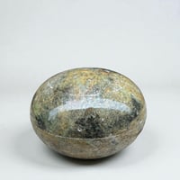 Image 1 of Boîte en pierre verte naturelle vintage 1970 -  Boîte à bijoux en pierre verte