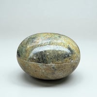 Image 3 of Boîte en pierre verte naturelle vintage 1970 -  Boîte à bijoux en pierre verte