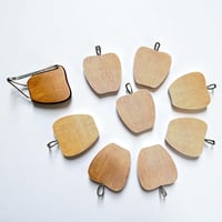 Image 9 of Lot de 8 dessous de verre en bois teck & liège en forme de pomme et support - 60s 