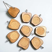 Image 7 of Lot de 8 dessous de verre en bois teck & liège en forme de pomme et support - 60s 