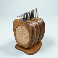 Image 4 of Lot de 8 dessous de verre en bois teck & liège en forme de pomme et support - 60s 