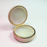 Image 8 of Grande Boîte à bijoux en albâtre avec décor de fleurs - vintage 1970s.