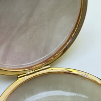 Image 9 of Grande Boîte à bijoux en albâtre avec décor de fleurs - vintage 1970s.