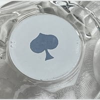 Image 6 of Petit cendrier en verre vintage carte à jouer Pique - Années 60 bistrot rétro