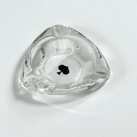 Image 2 of Petit cendrier en verre vintage carte à jouer Pique - Années 60 bistrot rétro