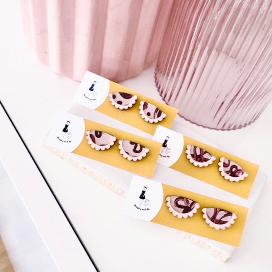 Image of 'Cocoa Bloom' Mirror Frill Studs