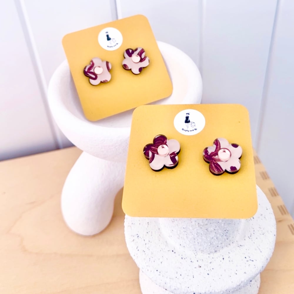 Image of 'Cocoa Bloom' Daisy Studs