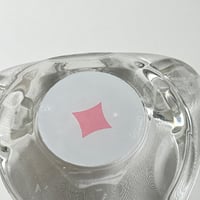 Image 8 of Copy of Petit cendrier en verre vintage carte à jouer  Carreau  - Années 60 bistrot rétro