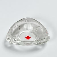 Image 2 of Copy of Petit cendrier en verre vintage carte à jouer  Carreau  - Années 60 bistrot rétro