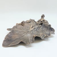 Image 6 of Vide-poche ancien style Art Nouveau en métal bronze – Fée musicienne et grenouilles