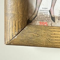 Image 4 of Grand cadre porte-photo en papier cuir serpent  1930 Art Déco et affiche de mode