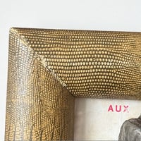 Image 2 of Grand cadre porte-photo en papier cuir serpent  1930 Art Déco et affiche de mode