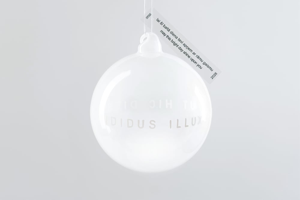 Image of "May this bright day shine upon you" 8 or 10 cm Christmas tree ball with inscription in Latin