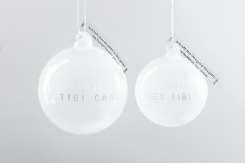 Image of "May this bright day shine upon you" 8 or 10 cm Christmas tree ball with inscription in Latin