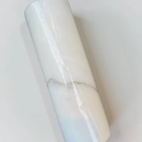 Image 6 of Vase rouleau en marbre blanc naturel vintage 1970 - Vase cylindrique 