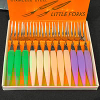 Image 5 of Set vintage de petits piques à cocktails - apéro - inox & plastique - design rétro 60s