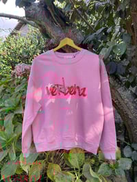 Image 1 of Suadoiro bordado a man. VERBENA. Rosa letras vermellas. 