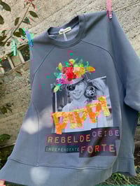 Image 1 of Suadoiro bordado a man. PiPPI GRIS. Varias tallas