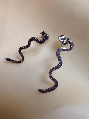 Image of Textured wiggle earrings