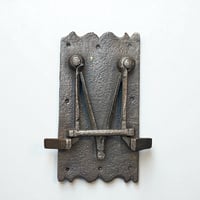 Image 1 of Ancienne serrure à ressort  de coffre gothique - Époque XVᵉ XVIᵉ  - Serrure en fer forgé