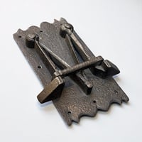 Image 2 of Ancienne serrure à ressort  de coffre gothique - Époque XVᵉ XVIᵉ  - Serrure en fer forgé