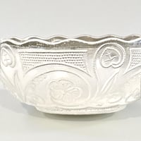 Image 4 of Coupelle - ramequin ancien en verre Pressé - Décor Floral et Volutes milieu  XXᵉ