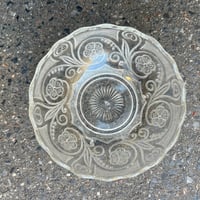 Image 2 of Coupelle - ramequin ancien en verre Pressé - Décor Floral et Volutes milieu  XXᵉ