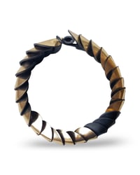 Image 2 of Collana scultura, artigianale, in pelle, modello: ARMADILLO n.1 