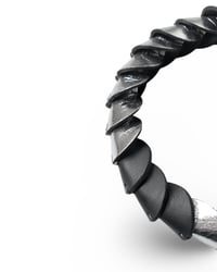 Image 14 of Collana scultura, artigianale, in pelle, modello: ARMADILLO n.1 