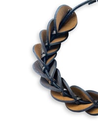 Image 14 of Collana artigianale in pelle, modello: ARMADILLO n.2 