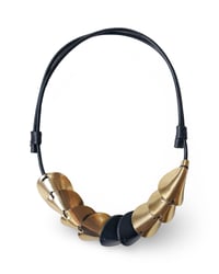 Image 3 of Collana artigianale in pelle, modello: ARMADILLO n.2 