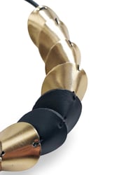 Image 6 of Collana artigianale in pelle, modello: ARMADILLO n.2 