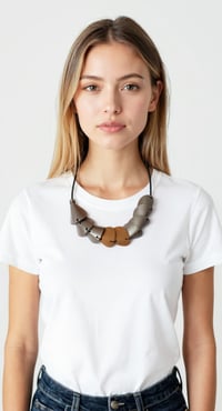 Image 9 of Collana artigianale in pelle, modello: ARMADILLO n.2 