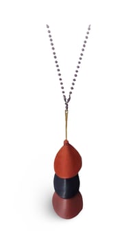 Image 16 of Collana lunga con pendente, artigianale, in pelle e ottone, modello: ARMADILLO LONG