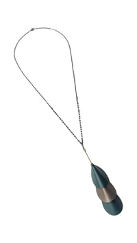 Image 18 of Collana lunga con pendente, artigianale, in pelle e ottone, modello: ARMADILLO LONG