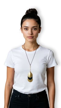 Image 2 of Collana lunga con pendente, artigianale, in pelle e ottone, modello: ARMADILLO LONG