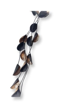 Image 19 of Collana artigianale in pelle, modello "ELITRE CASCATA"