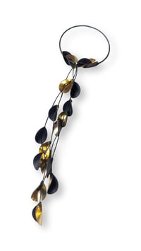 Image 21 of Collana artigianale in pelle, modello "ELITRE CASCATA"