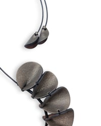 Image 9 of Collana scutlura, artigianale, in pelle, modello "ELITRE COLLIER"