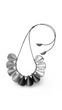 Image 4 of Collana scutlura, artigianale, in pelle, modello "ELITRE COLLIER"