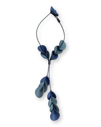 Image 5 of Collana scutlura, artigianale, in pelle, modello "ELITRE TULIP"