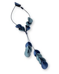 Image 6 of Collana scutlura, artigianale, in pelle, modello "ELITRE TULIP"